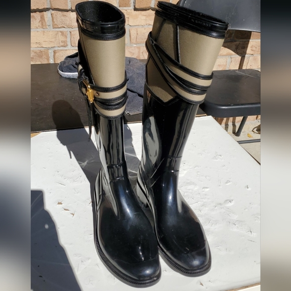 Burberry rainboots - Picture 3 of 5